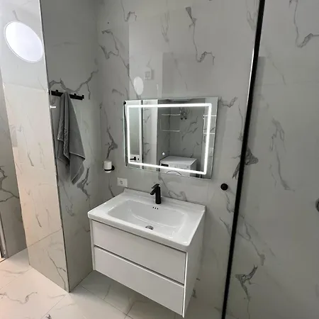 Seaview Luxury Apartment Golem (Tirana)