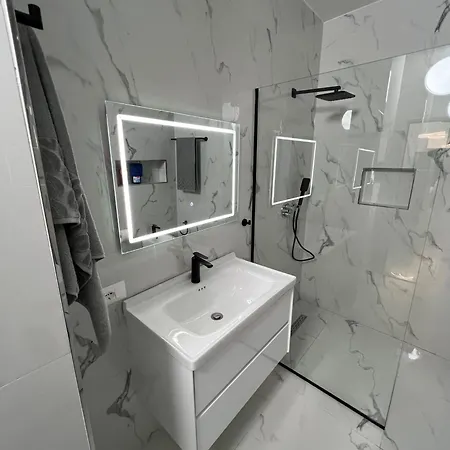 Seaview Luxury Apartment *